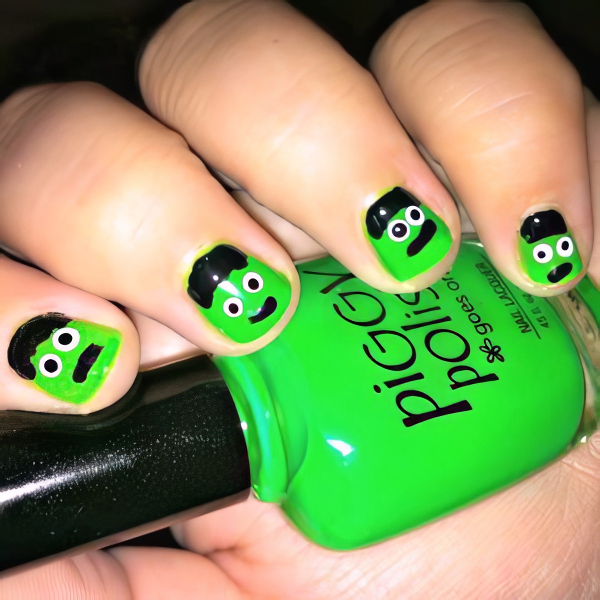 Do this easy and bright Frankenstein nails with the girls this Halloween!