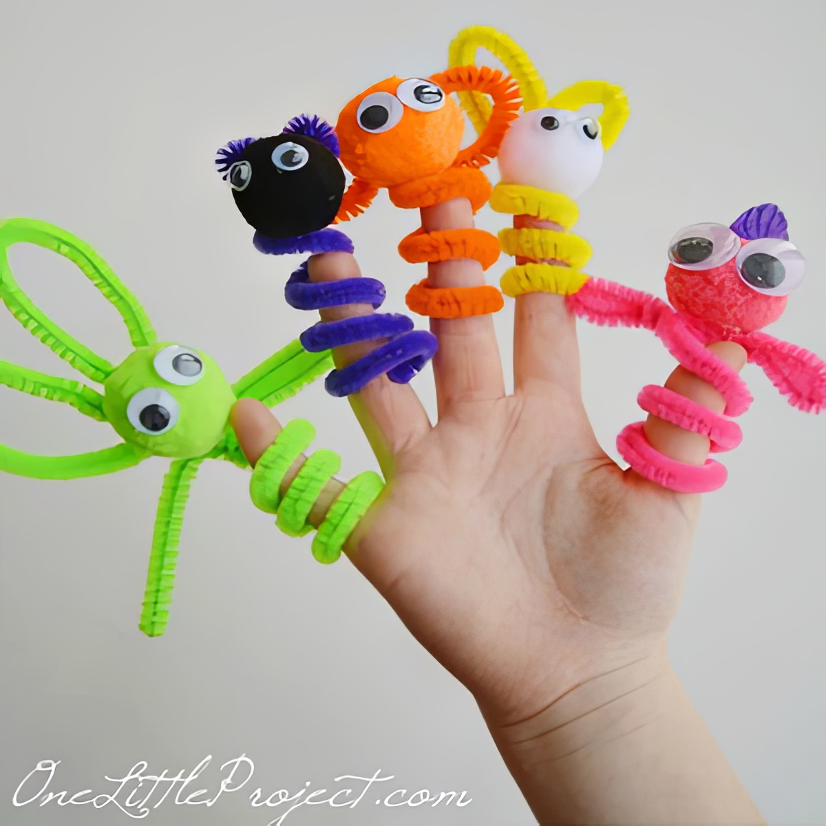 Easy-Pipe-Cleaner-Finger-Puppets2