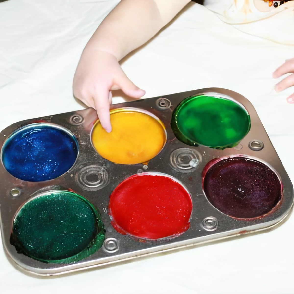 Follow the tutorial on how to do this edible sensory paints for your little ones!
