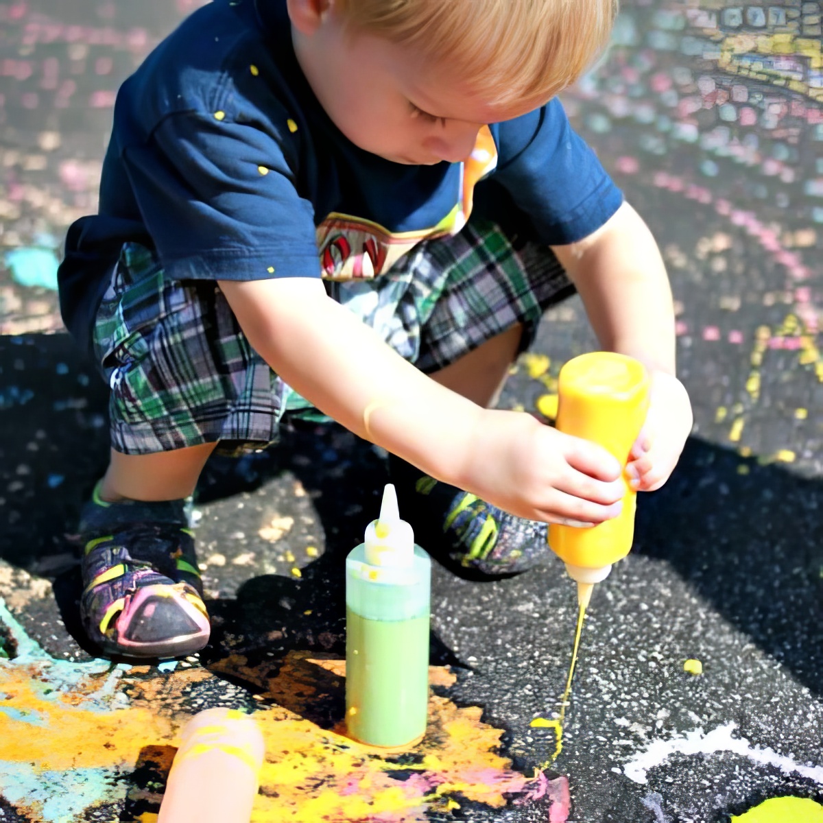 Homemade Sidewalk Chalk Paint tutorial for your little ones to enjoy this afternoon!
