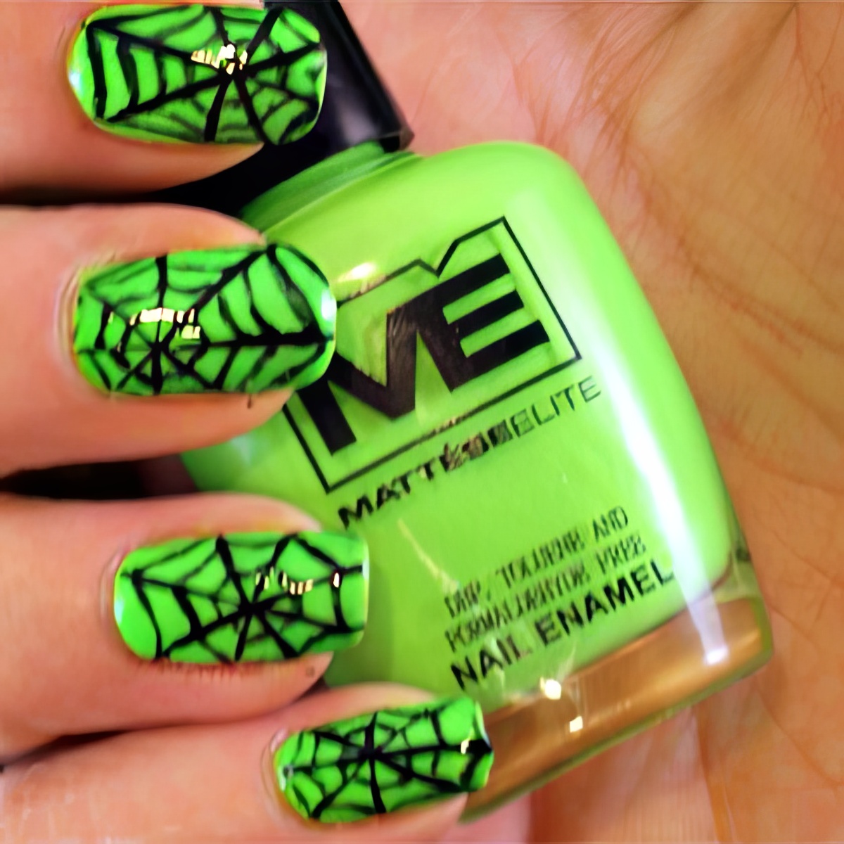 Do it with easy green spider web design nails this Halloween!