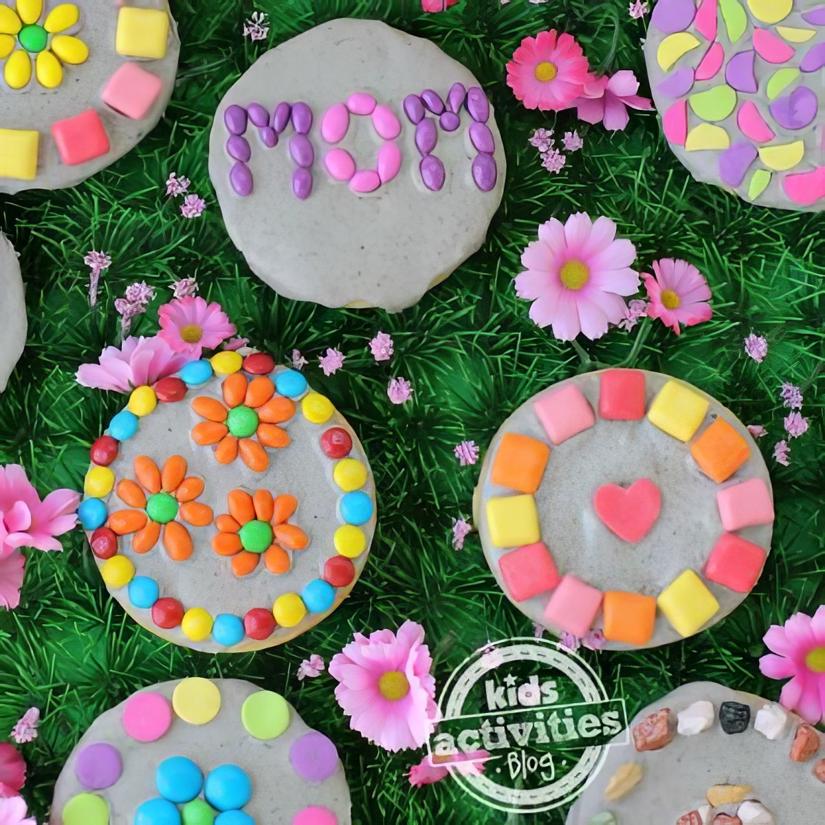 Be clever and have fun putting colors on these garden cookie candies with your kids!