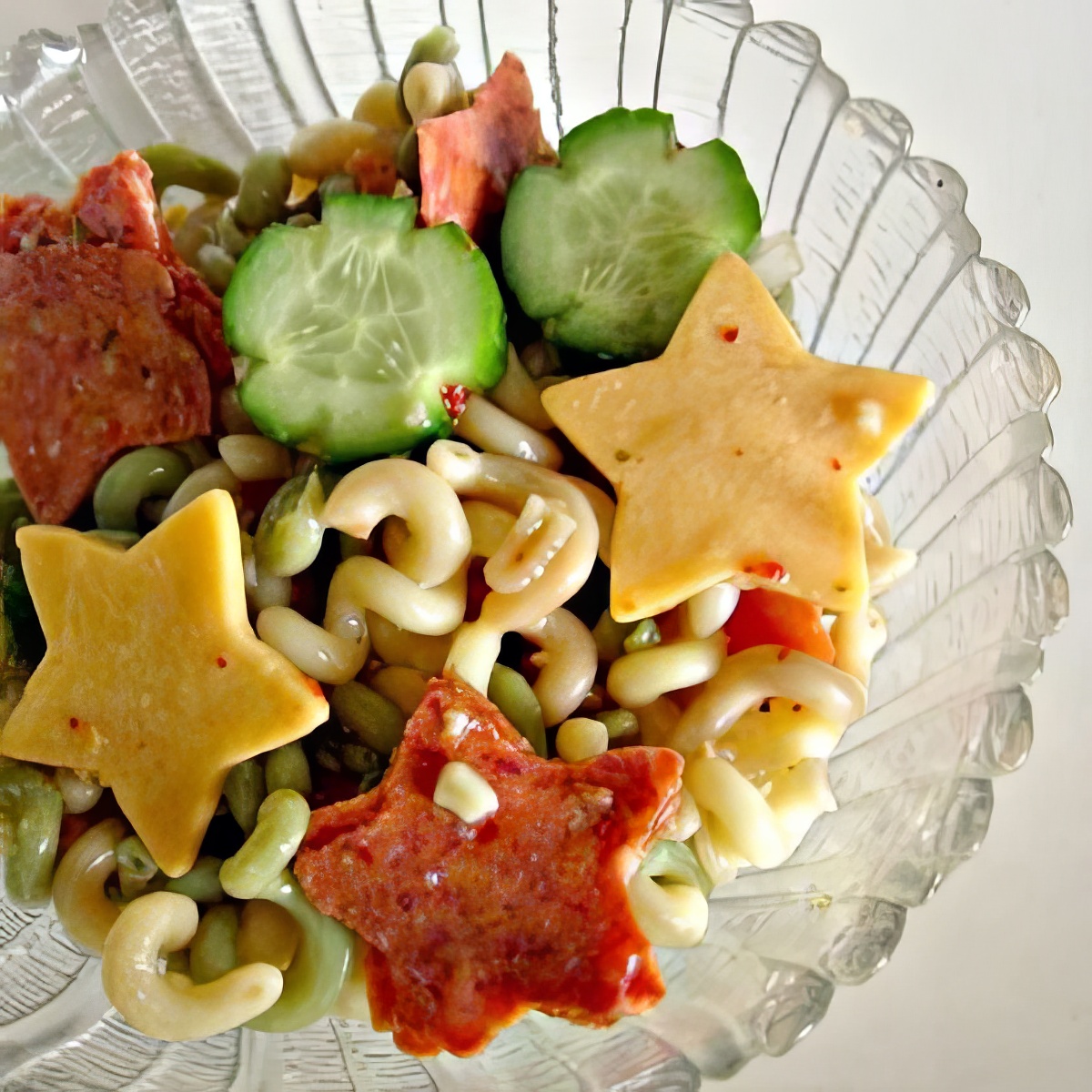 Love these creative idea of adding colors and shapes to your favorite yummy pasta salad at home with your kids!