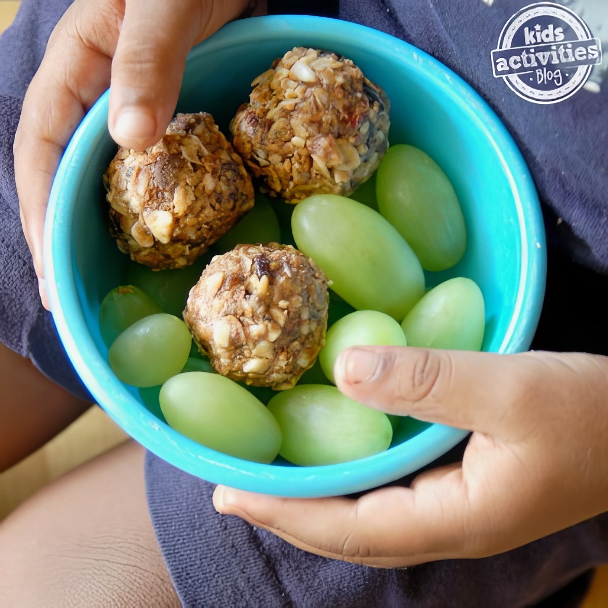 Easy and yummy breakfast balls are in reach with these easy recipe for breakfast!
