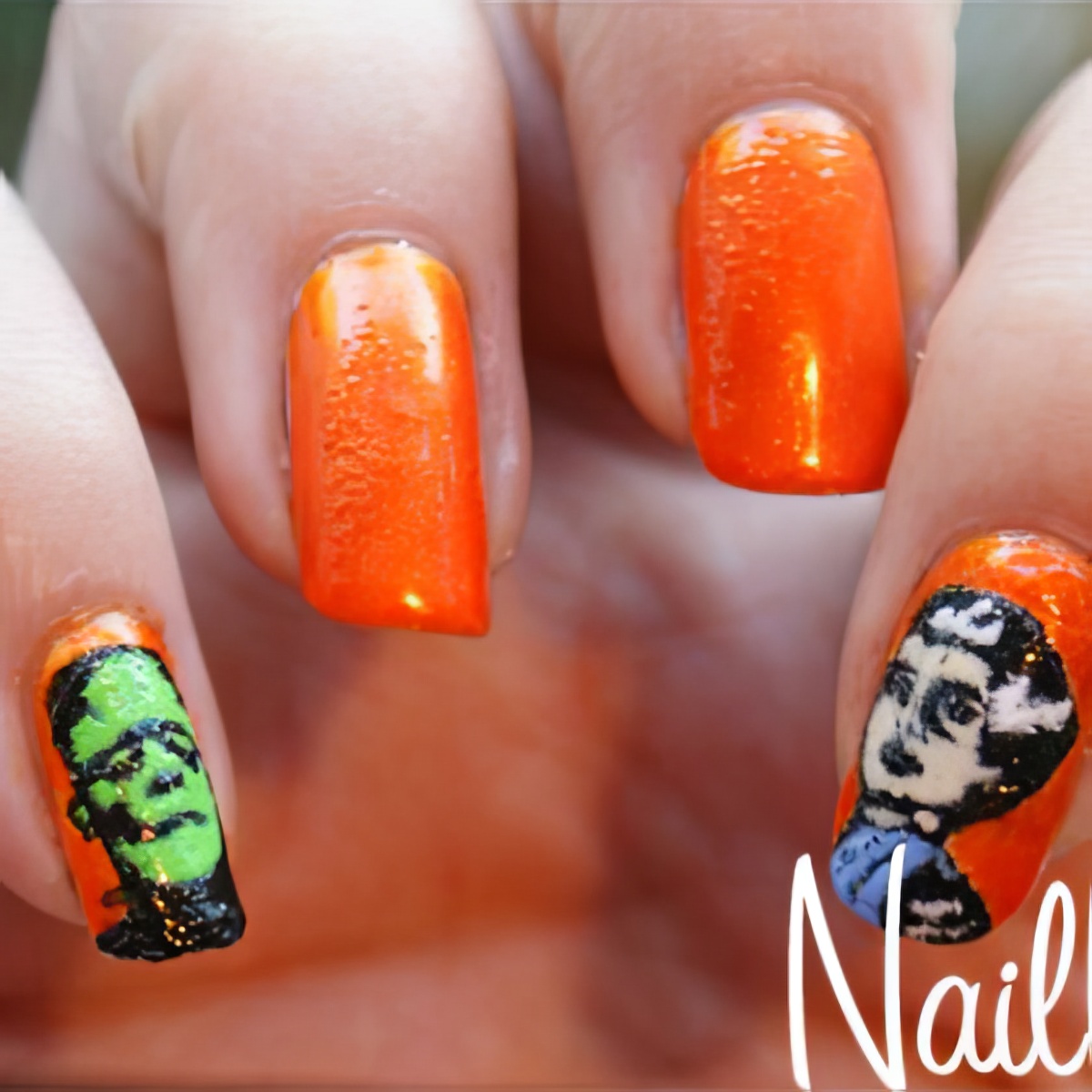 Loving these Frankenstein's bride nail art design for Halloween!