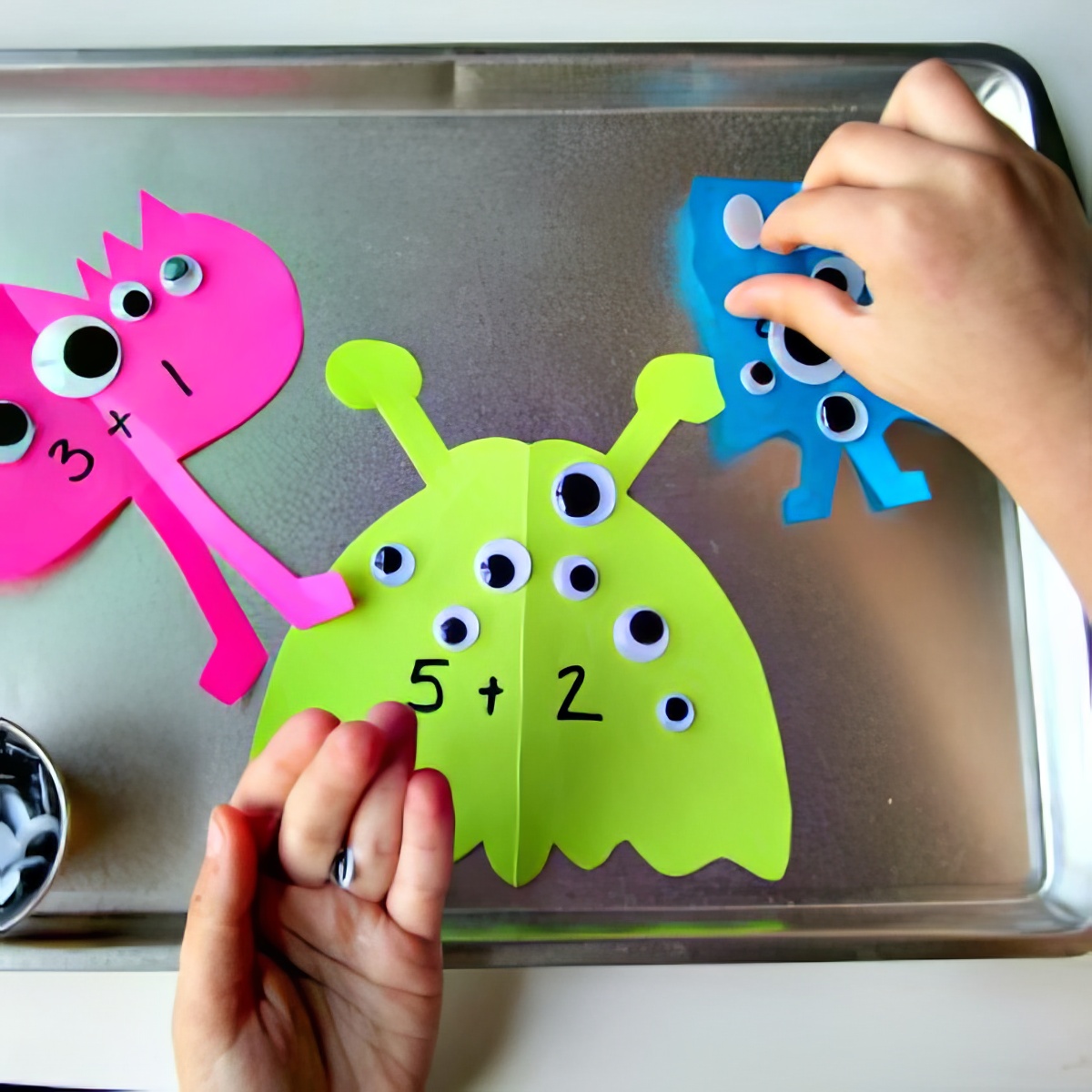 monster-math-preschool - teaching kids to learn counting while crafting.