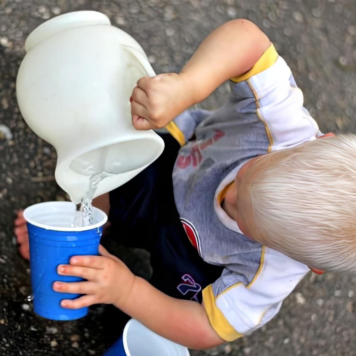 Pouring Water, learning activities for 2-year-olds