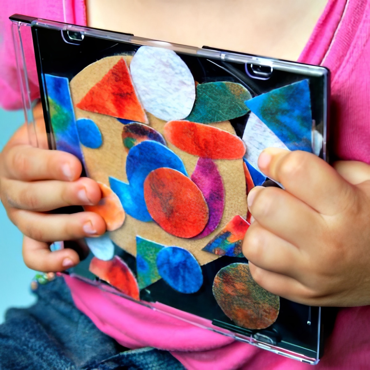 handcraft this Felt shapes board together with your kids!