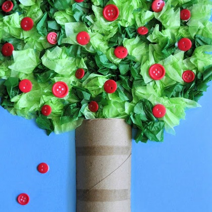 Create this tissue paper apple tree craft with the kids today!