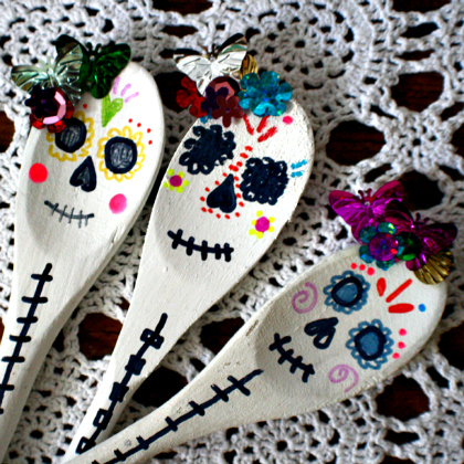 Dia de los muertos! Be prepared with this Simple Craft and Create this Spoon Skeleton for Holloween.