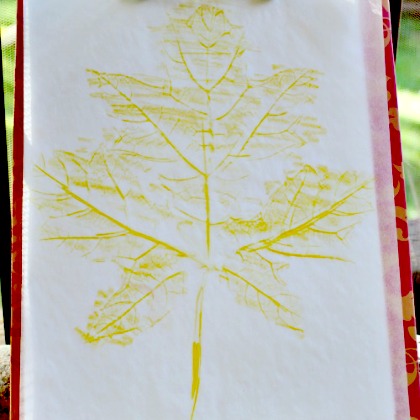 LEAF RUBBING-15 Outdoor Art Projects for kids children Blog