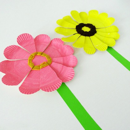 WOVEN PAPER PLATE FLOWERS, Colorful and Fabulous Flower Activities for Kids!