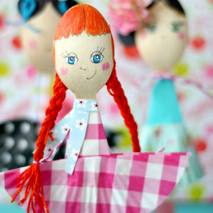 Be playful and create yourself with  
Simple Spoon Wooden Craft doll.