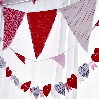 no sew fabric bunting, Lovely Valentine's Day Garland Ideas
