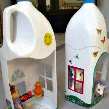 Create mini play bottle houses with your little ones!
