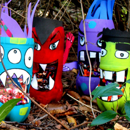 Have some candies from these candy monsters bottles with your kids!