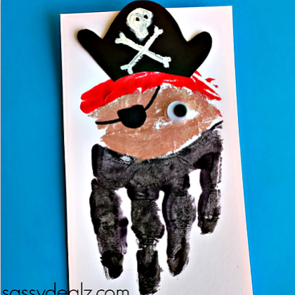 Try to create this handprint pirate craft card for your toddelrs!