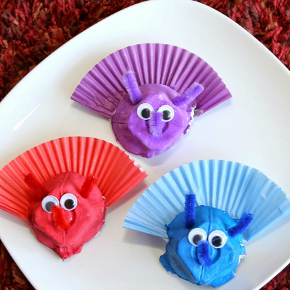 triceratops-Cupcake Liners-craft-play-ideas-for kids-of-all-ages-easy-diy