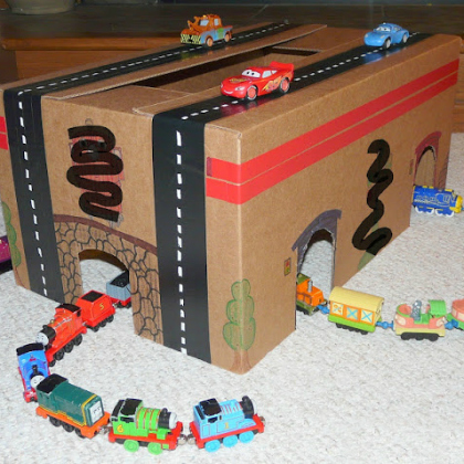 box tunnel-for-preschoolers-party-ideas-diy-easy-and-crafty