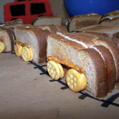 train sandwiches-for-preschoolers-party-ideas-diy-easy-and-crafty