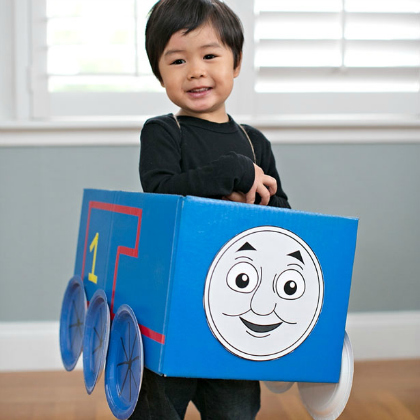 wearable-thomas-the-train-custome-for-preschoolers-party-ideas-diy-easy-and-crafty