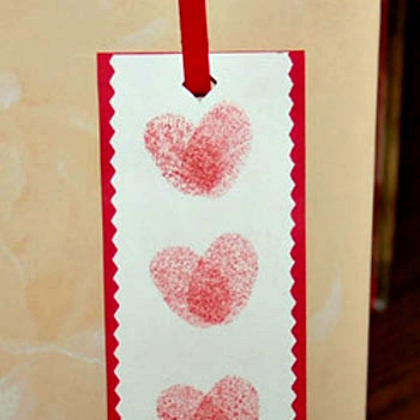 Create this hearty bookmarks with your kids!