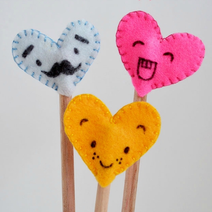 Felt heart pencil toppers for the kids!