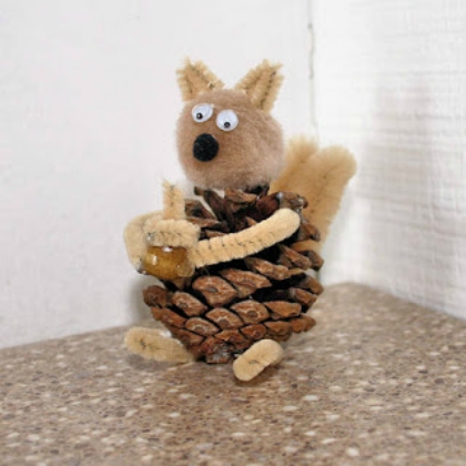 squirrel pinecone for preschoolers!