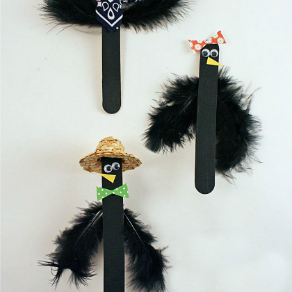 craft stick crows puppets for kids!