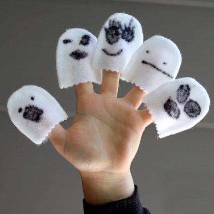 no sew finger ghost puppets for the kids!
