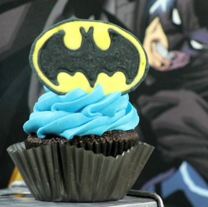 Batman-3-2cupcake-treats-food-for-super-hero-themed-party-kids-teens-and-adults- diy-craft-