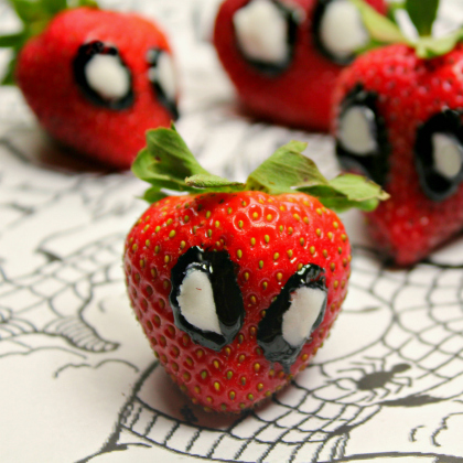 Spiderman Strawberry 2-for-super-hero-themed-party-kids-teens-and-adults- diy-craft-food