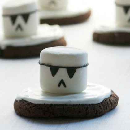 Storm-Trooper-Cookies, Yummy Star Wars Snacks To Make With Kids