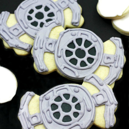 TIE-Fighter-Cookies, Yummy Star Wars Snacks To Make With Kids