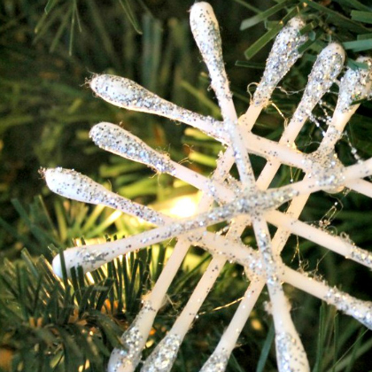 qtip snowflakes, Snowflake Crafts, winter crafts, snow activities. snowflake projects, winter activities for kids. Christmas crafts, Christmas projects