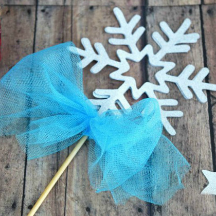 Frozen snowflake wand, Snowflake Crafts, winter crafts, snow activities. snowflake projects, winter activities for kids. Christmas crafts, Christmas projects