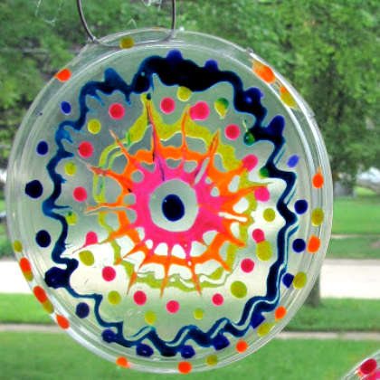 plastic lid sun catcher. puff paint crafts and projects for kids. 