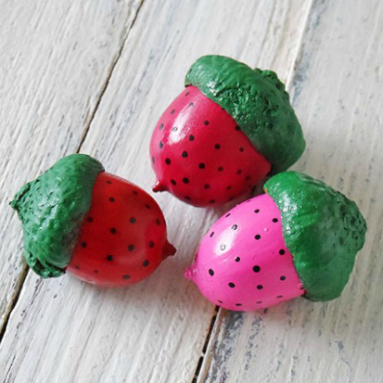 strawberry acorn magnets-DIY-for-kids-and-fun-crafts
