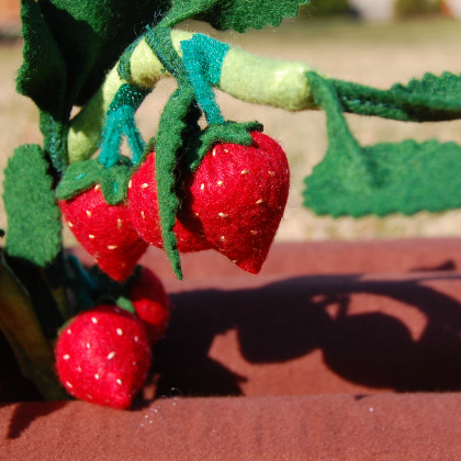 strawberry picking--diy-craft-for-kids-to-play-