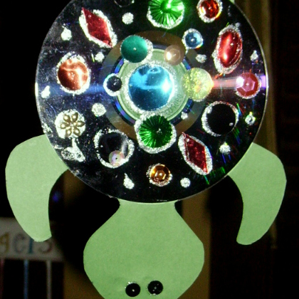 sparkly-CD-turtle-DIY-For-kids-decorations