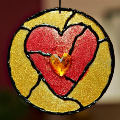 stained glass heart-DIY-for-kids-of-all-ages