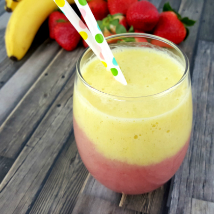 strawberry banana layered smoothie, yummy in the tummy smoothies for kids, smoothies, refreshing drinks for kids, yummy drinks, smoothies for kids, smoothie recipes