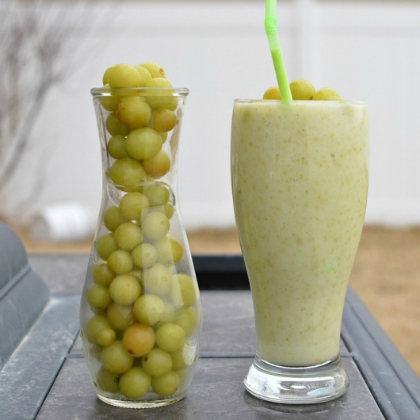 sweet and sour grape smoothies, yummy in the tummy smoothies for kids, smoothies, refreshing drinks for kids, yummy drinks, smoothies for kids, smoothie recipes