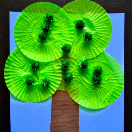 apple tree, 25 Groovy Green Crafts For Preschoolers, green crafts, crafts for preschoolers, easy diy crafts, green projects, project ideas for preschoolers, earth day ideas, green colored crafts