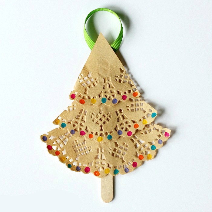 christmas doilies, Christmas tree, Christmas tree crafts for kids, Christmas tree ideas, simple Christmas tree ideas, winter activities, winter crafts, how to make simple Christmas tree