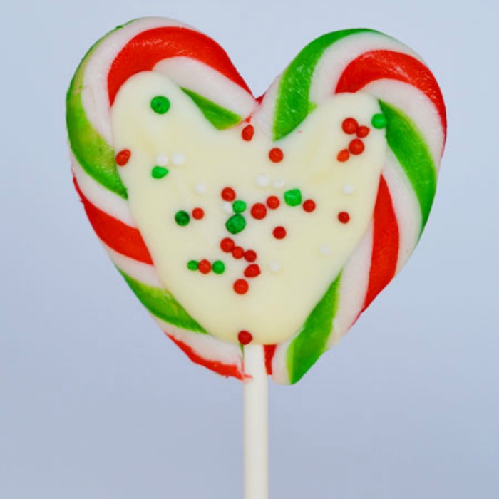 heart lollipop, peppermint candy, crafts with peppermint, peppermint treats, peppermint projects for kids, Christmas candy, Christmas projects, edible crafts, winter projects, winter peppermint
