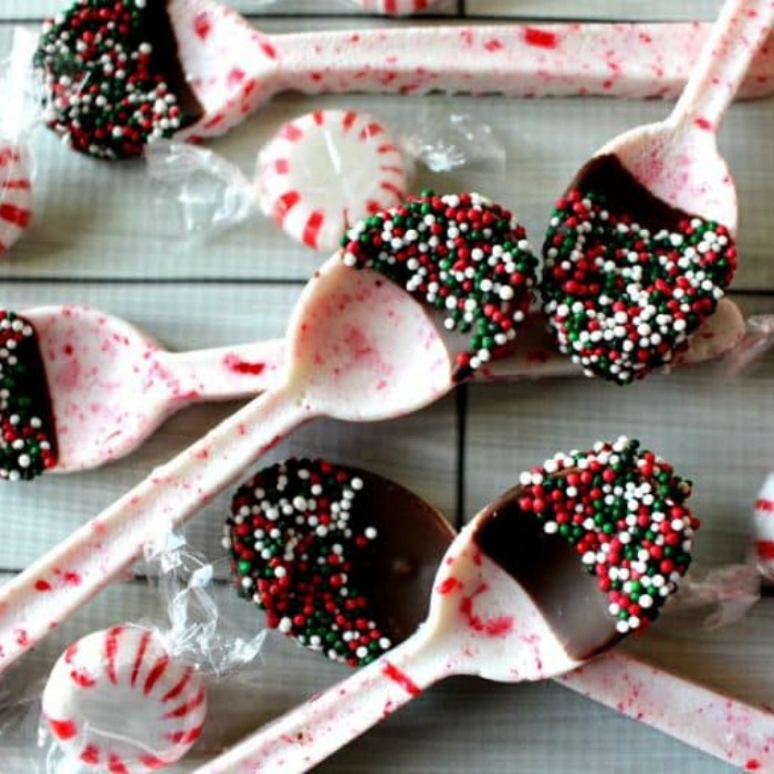 peppermint spoon, peppermint candy, crafts with peppermint, peppermint treats, peppermint projects for kids, Christmas candy, Christmas projects, edible crafts, winter projects, winter peppermint