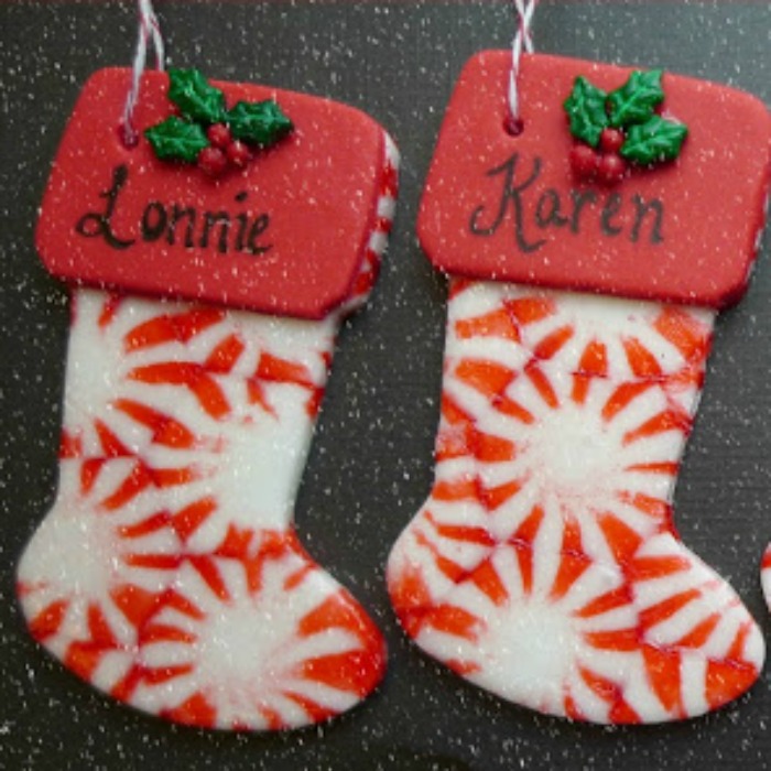 peppermint stockings, peppermint candy, crafts with peppermint, peppermint treats, peppermint projects for kids, Christmas candy, Christmas projects, edible crafts, winter projects, winter peppermint
