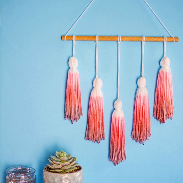 Lovely DIY Dye-dipped Tassels for Wall Decorations