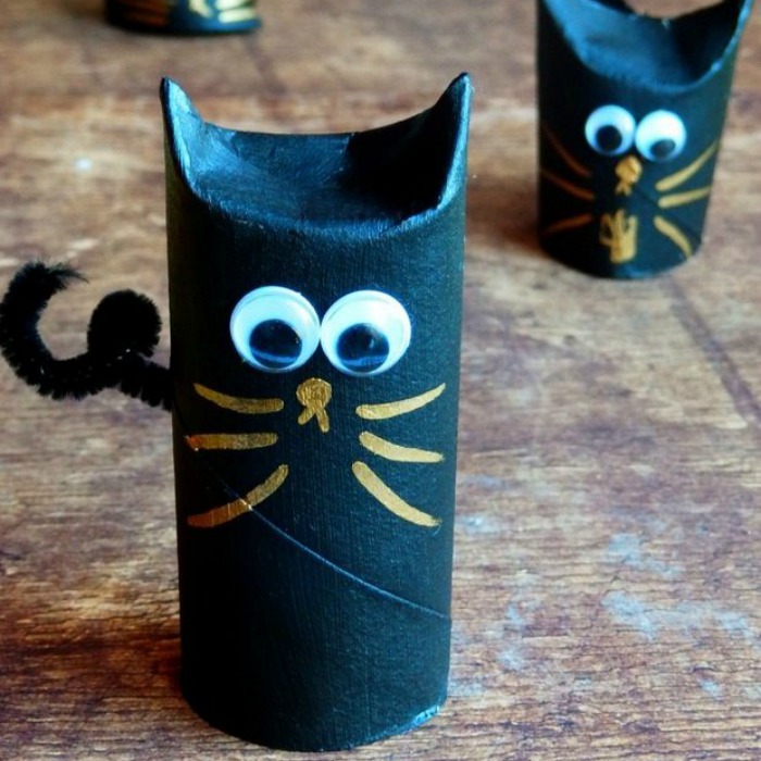 Recycled Tissue Paper Roll Cat Craft. Halloween Crafts for Kids